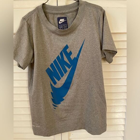 Nike Dry Fit Tee Size 6/7 years - Picture 1 of 5